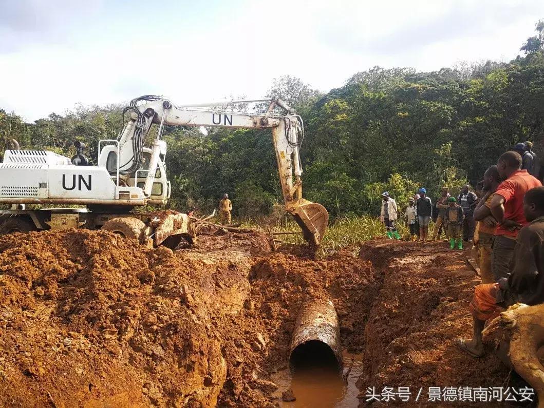 中国军人在危险面前从不退缩,在危险面前中国军人无所畏惧