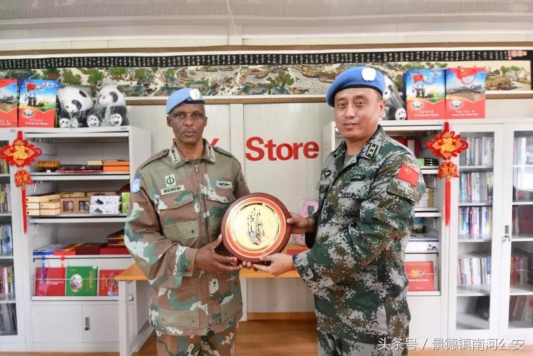 中国军人在危险面前从不退缩,在危险面前中国军人无所畏惧