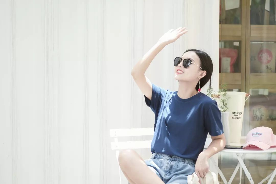什么颜色的t恤不挑皮肤比较百搭,合适夏天的纯色各种颜色的t恤