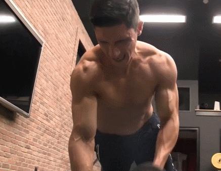 哑铃新手练胸练腹练手臂,哑铃真的能够练肱二头肌吗