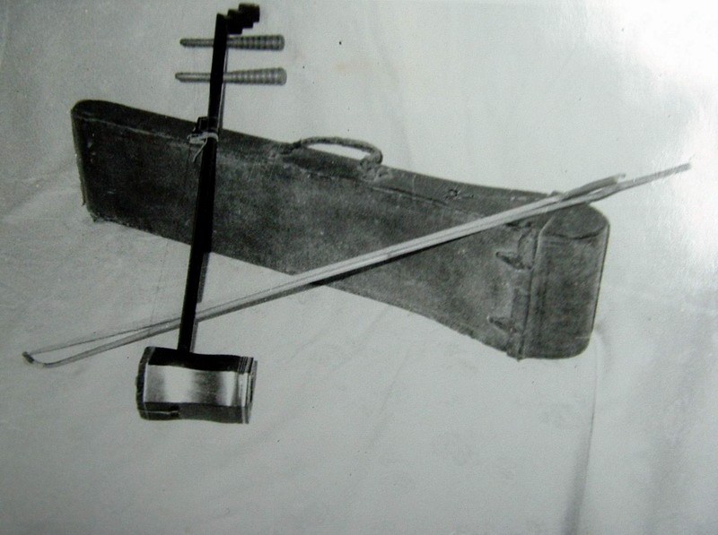 二胡拉伸时弓杆的方法,二胡琴杆弯曲矫正器