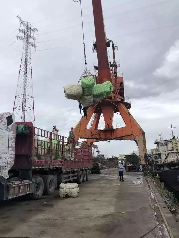 恶心！数百吨韩国人扔掉的旧衣服偷运而来你淘来的名牌货，可能来自太平间……