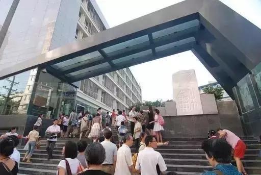 重庆这些“土豪”学校，从幼儿园开始就读不起了……
