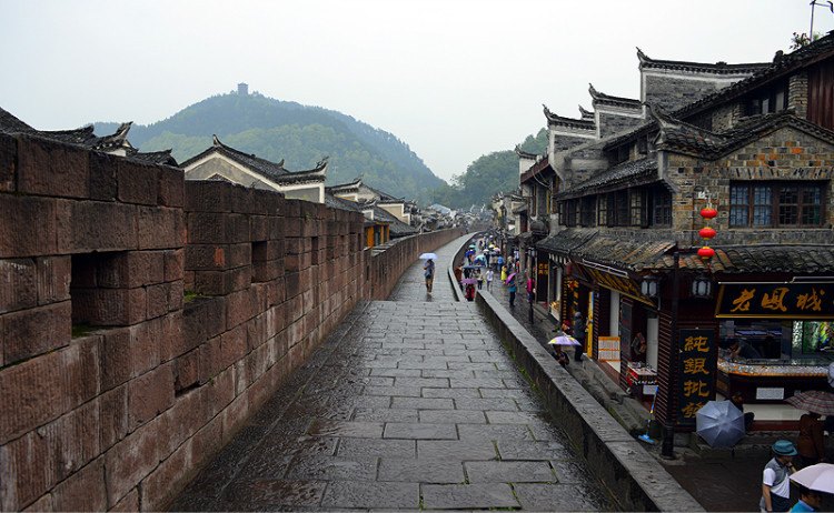 最美不是下雨天凤凰古城,最美不过下雨天
