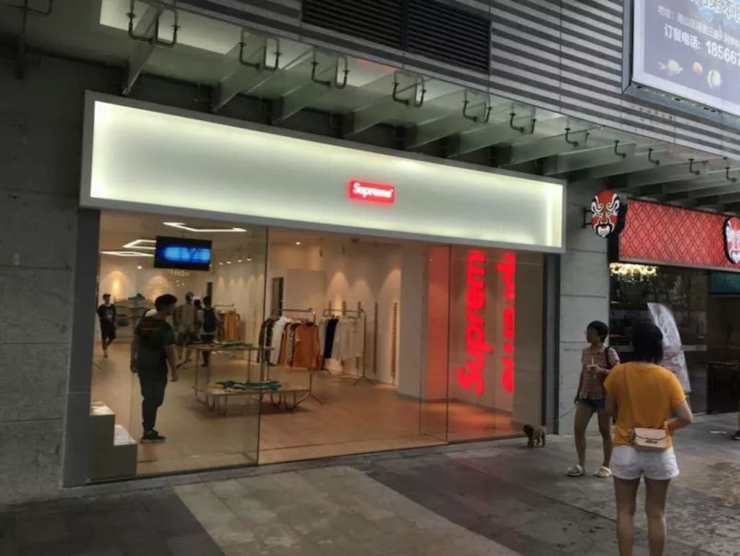 终于摆脱代购，国内第一家Spureme落户深圳！