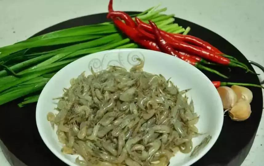 韭菜和什么一起炒最好吃,韭菜炒鸡蛋韭菜怎么炒才不会老