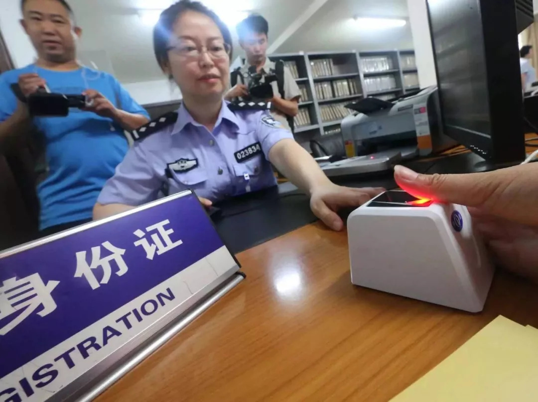 什么情况下能够拒绝警察查身份证,遇到警察查身份证你该怎么办