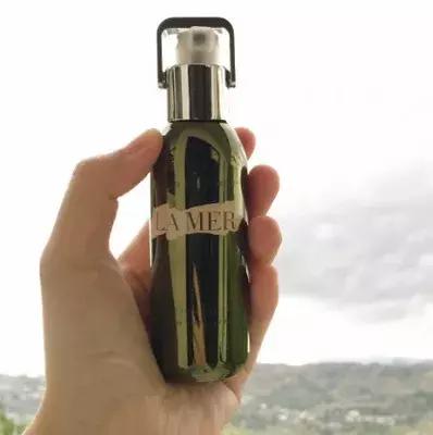 看了白月光秦岚分享的天价精华，我关上手机睡觉去了