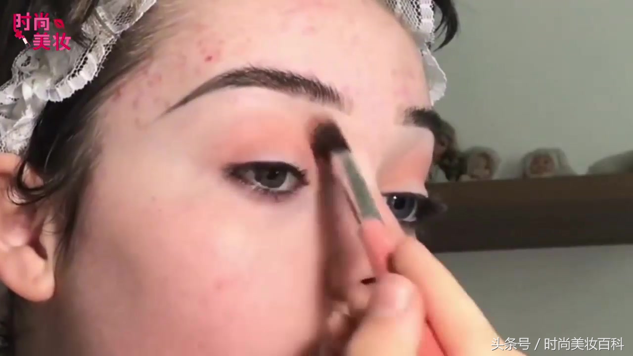 新手化妆如何找到合适自己的妆容,新手化妆简单好看的妆容教程