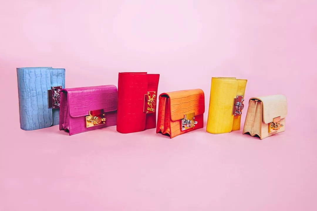 英伦风背什么包,好奇时髦精们今年都在背什么包