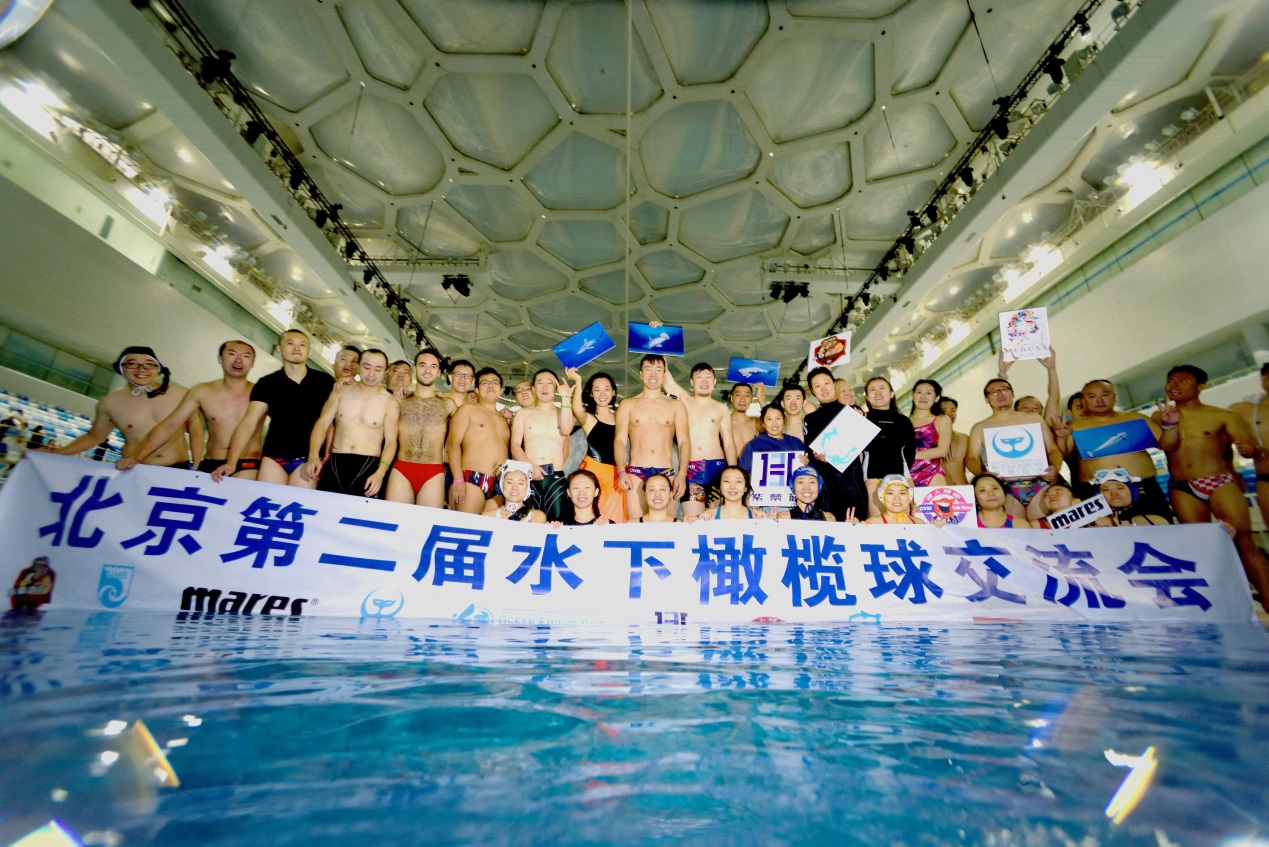 水下橄榄球训练,水下橄榄球照片