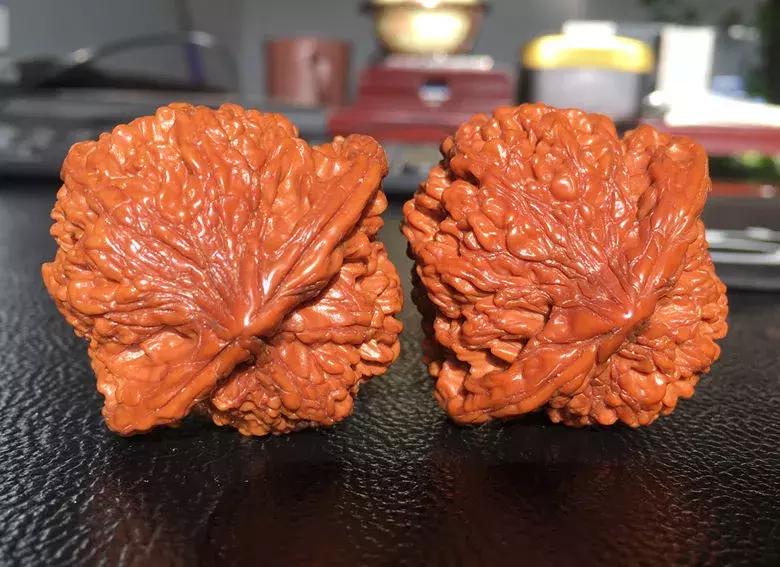 文玩核桃满天星盘出柿子红的包浆长这样