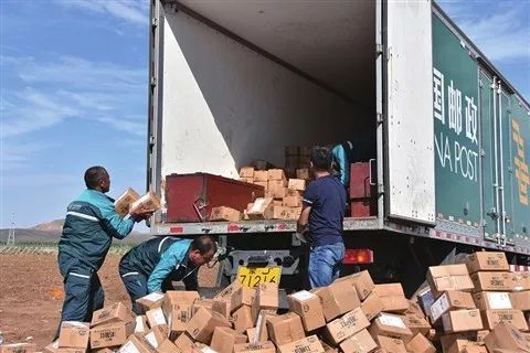 「丰收的味道」电商进农村邮政助农销“薯”1天发送马铃薯2万斤