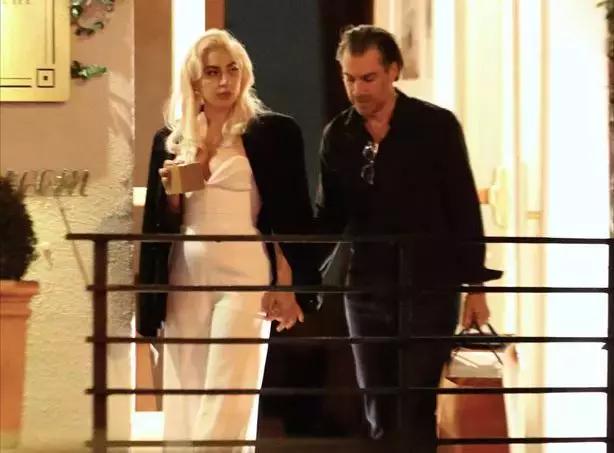 ladygaga结婚了吗,ladygaga被曝与男友订婚