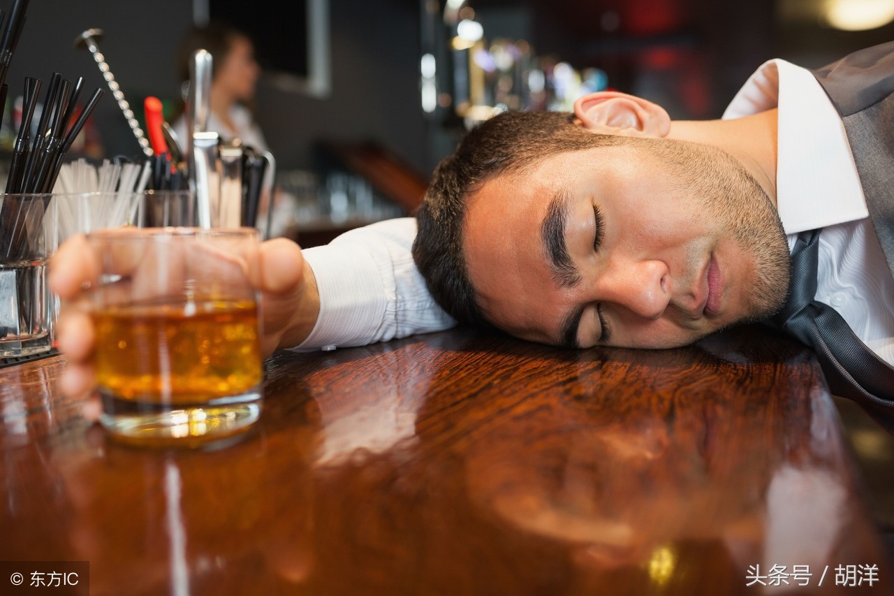世界上有醒酒药吗？医院是如何给醉汉醒酒的，医生说出秘密