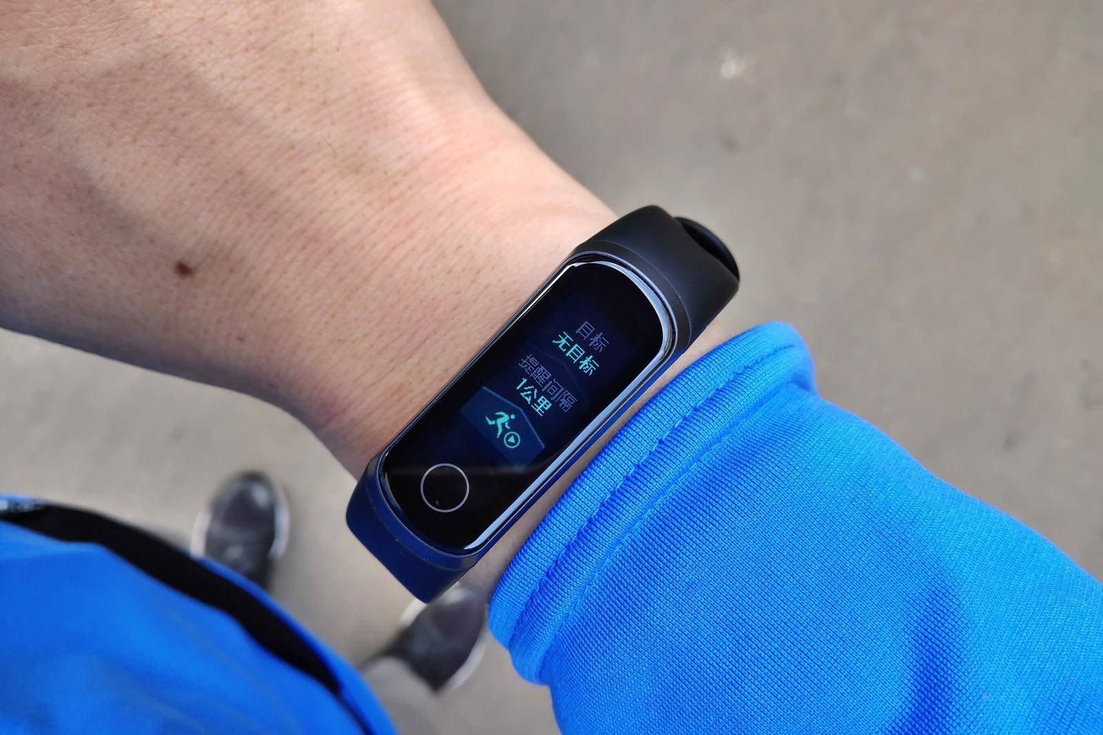 荣耀手环5i硅胶圈,荣耀手环5腕带怎么下
