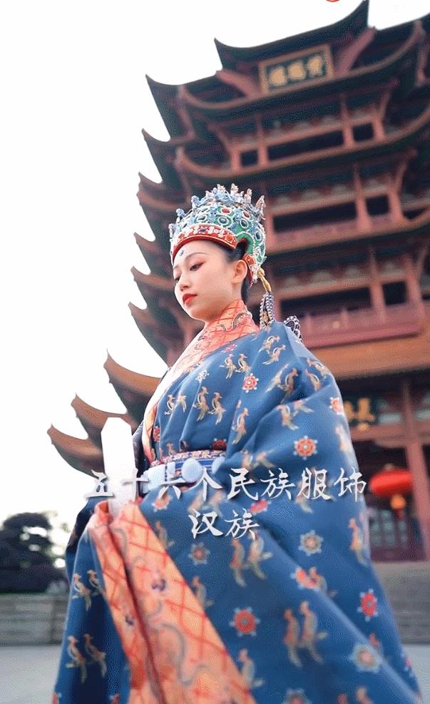 用246天拍摄中国56个民族服装,女孩耗时247天拍56个民族的服饰