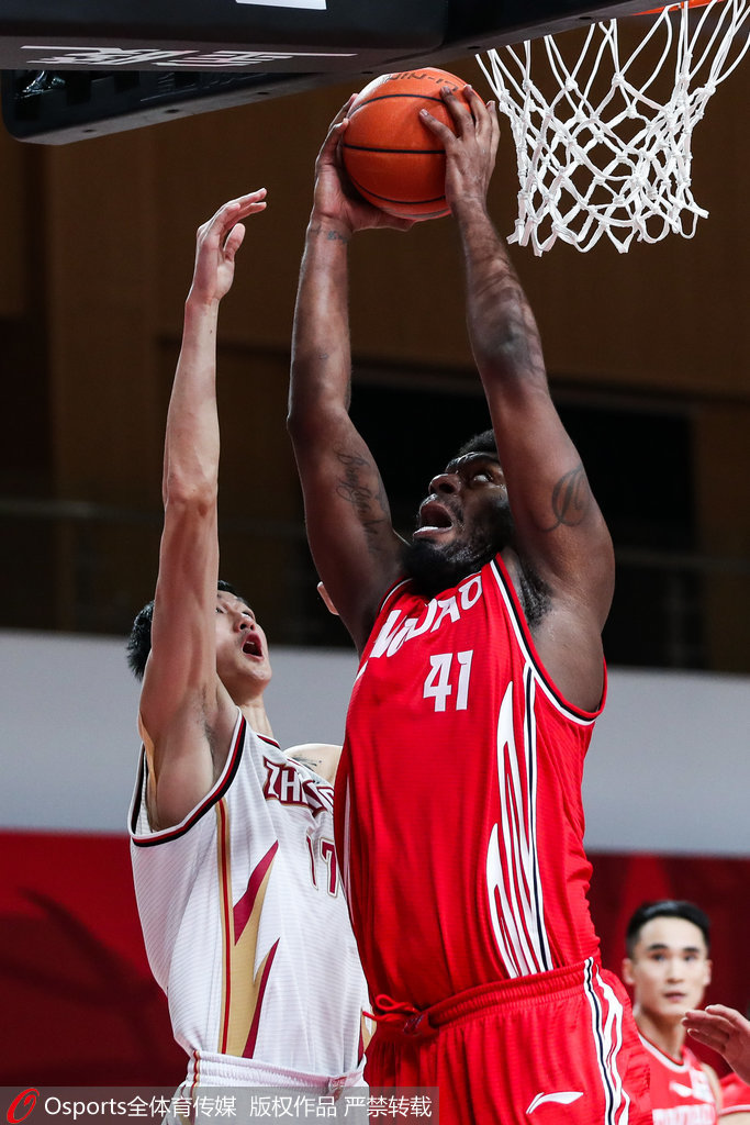 篮球的点球大战是怎么样的,篮球变足球转场