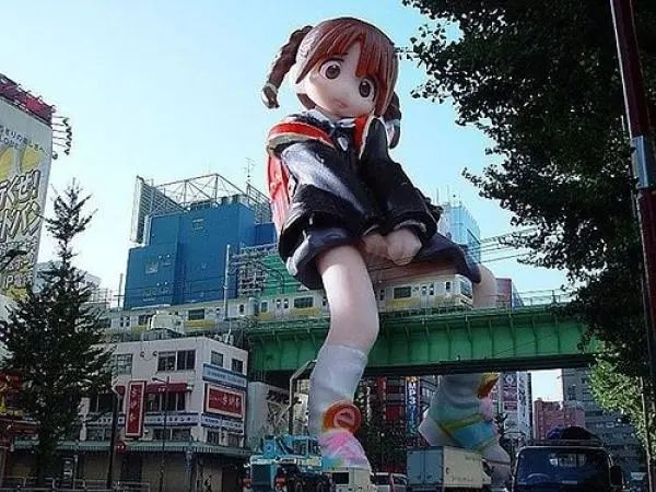 从上流贵妇喜爱的“鼠色”，到涩谷辣妹钟情的茶色，尽显日本风流
