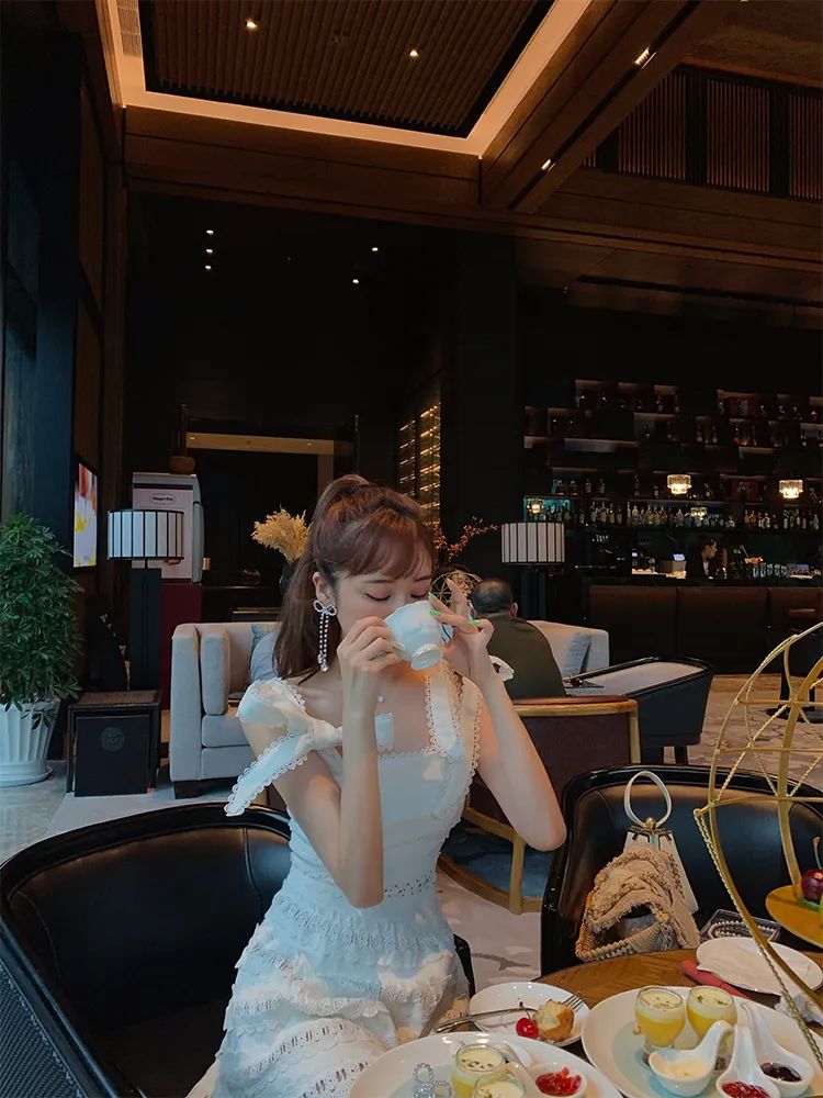 脸大的女生合适哪种脸型,女生脸大的5大特征