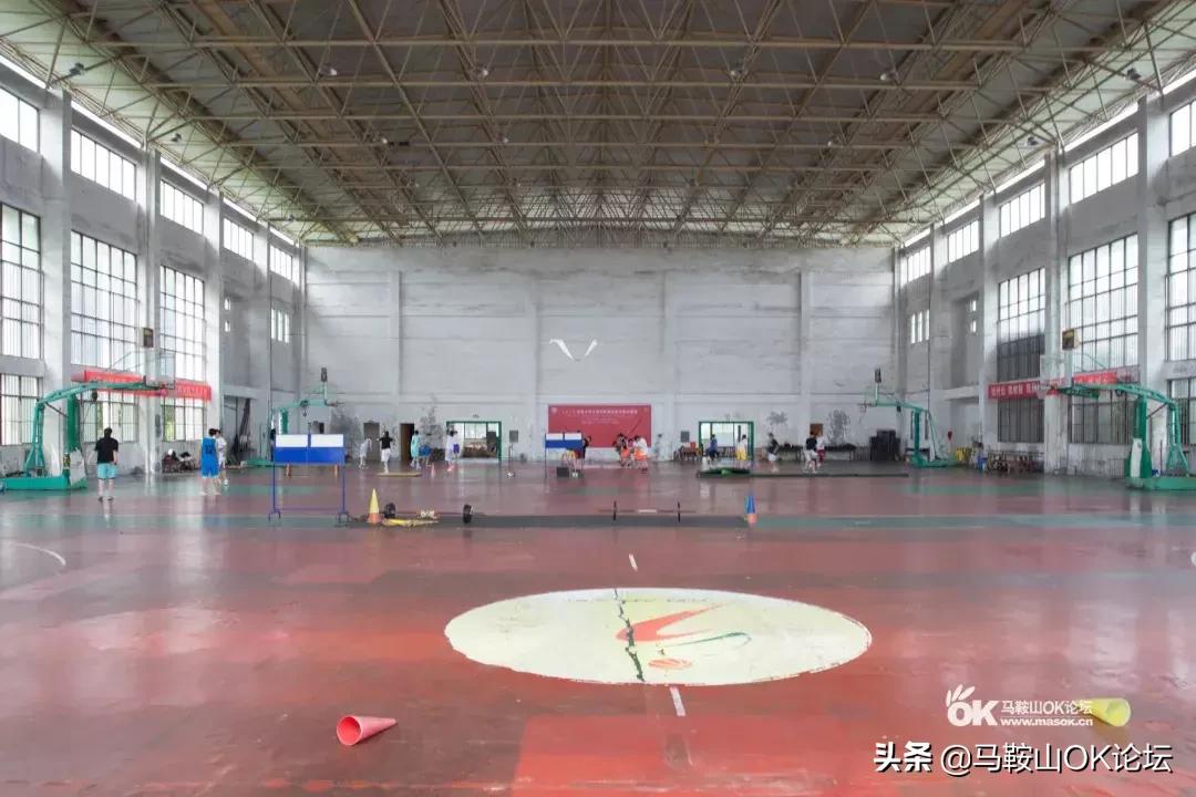 怀念在篮球场上挥汗如雨的日子,篮球场挥洒着青春与汗水的地方