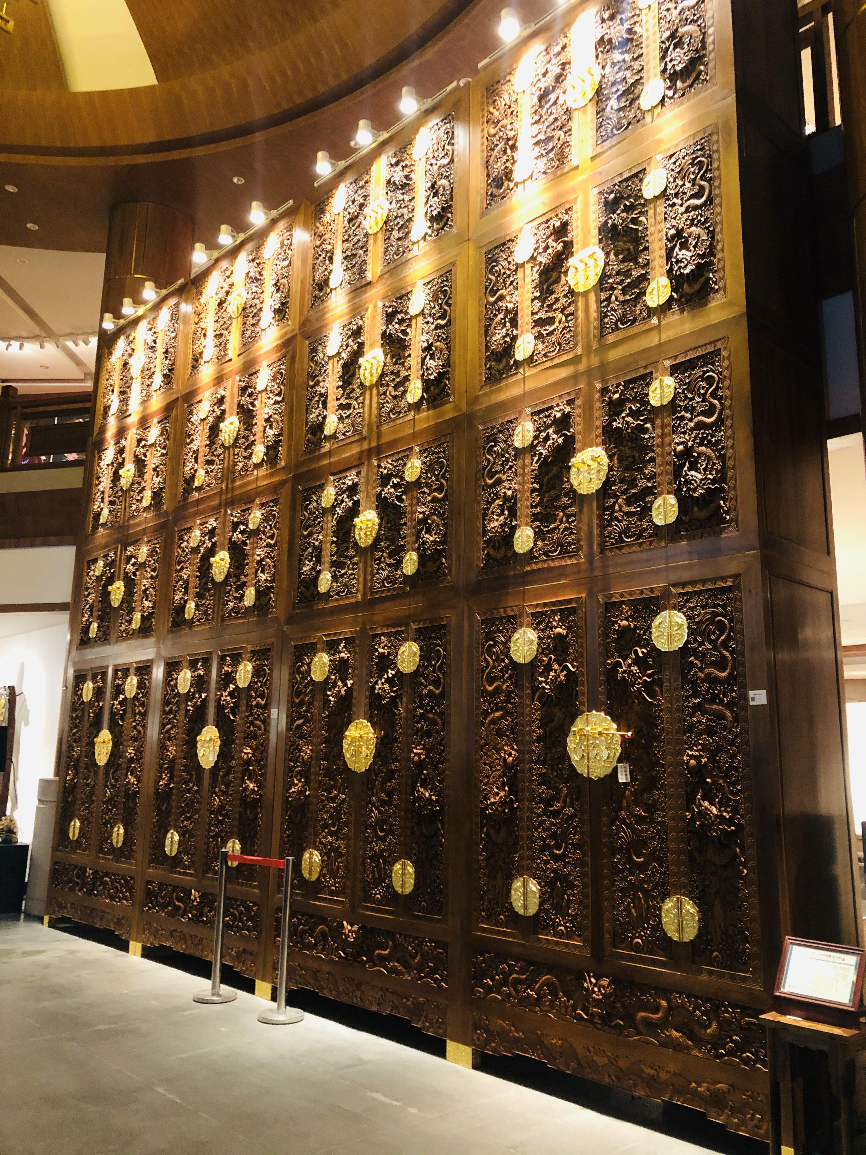金丝楠木家具好还是乌金木家具好,金丝楠木家具合适放在卧室内吗