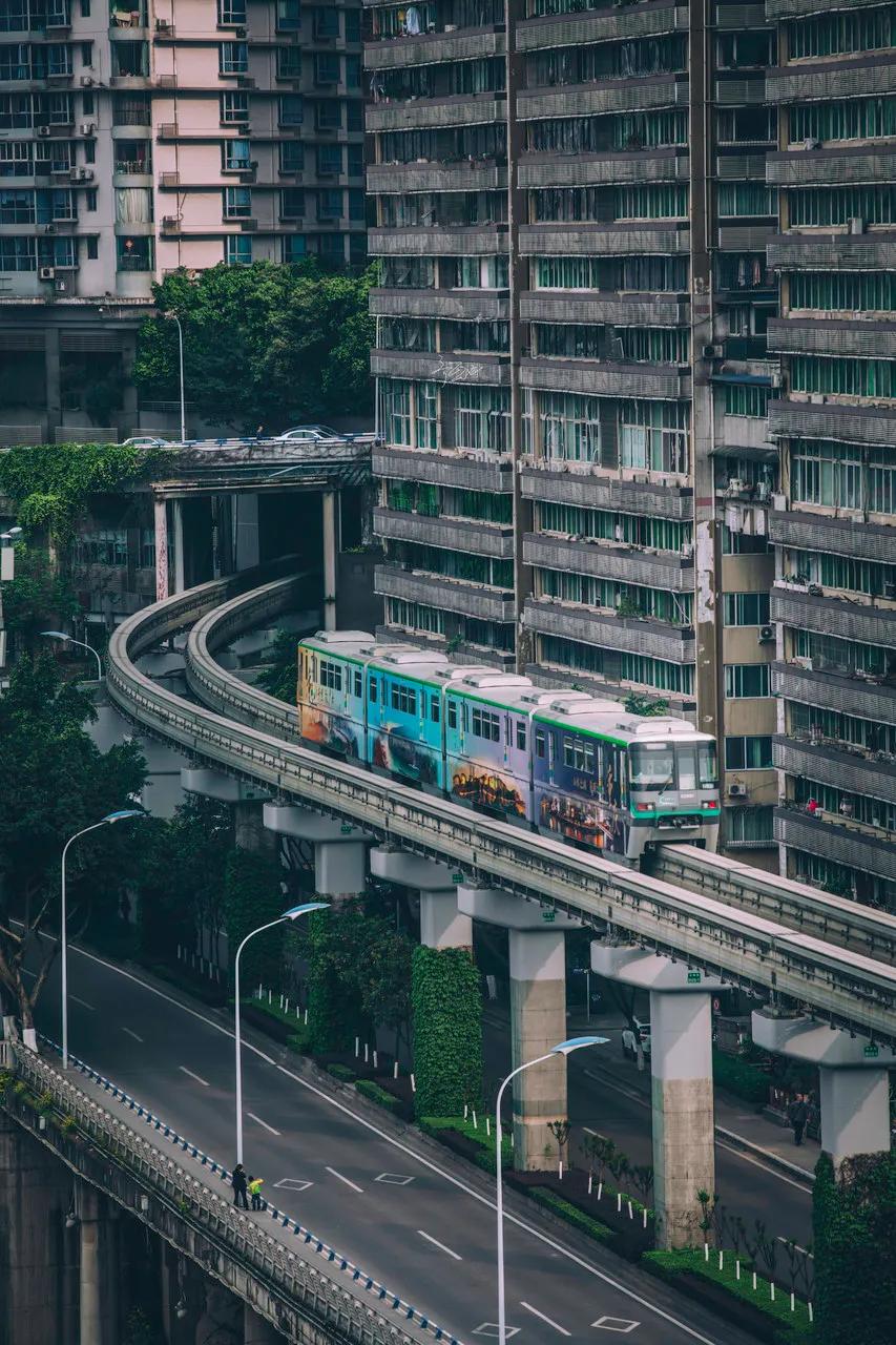 我们用25张图，去拆开8.2402万平方公里的重庆