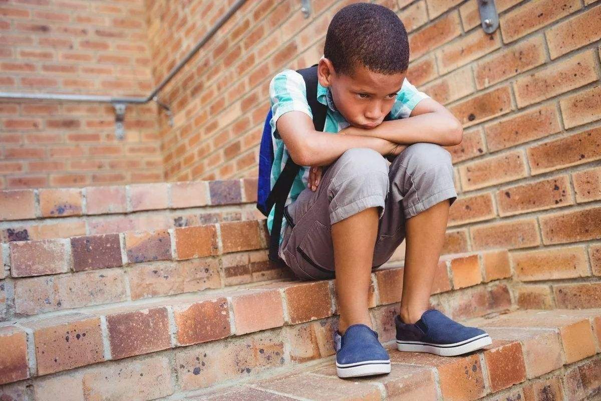 孩子挨打不还手是性格脆弱吗,孩子挨打不认错是什么心理