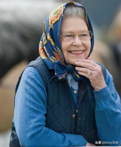 伊丽莎白女王教程,伊丽莎白二世女王年轻穿衣风格