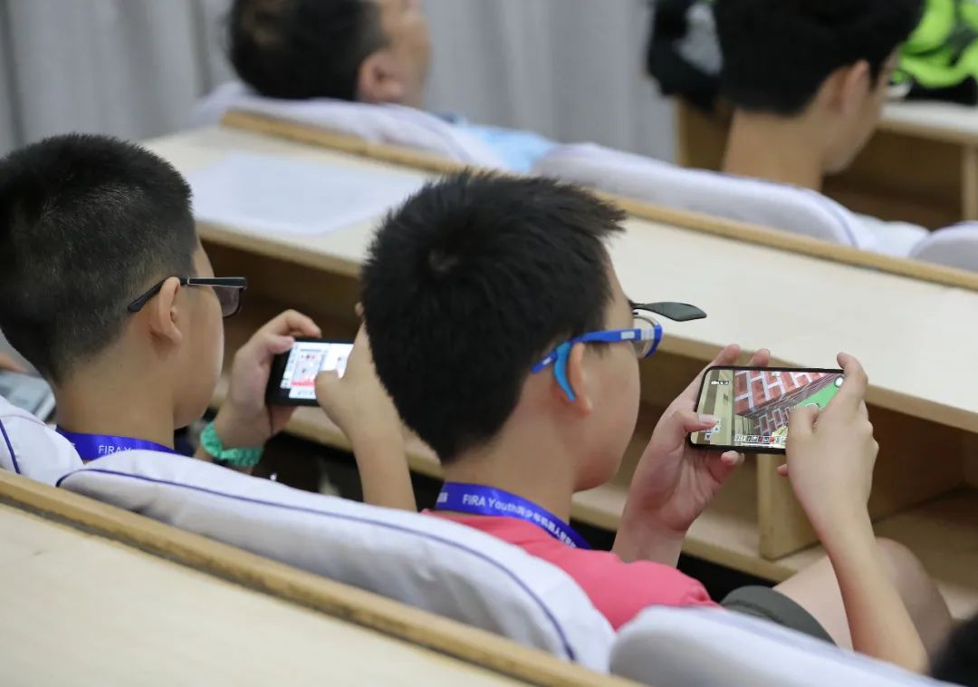 儿童肥胖近视产生的原因,青少年近视肥胖等问题备受关注