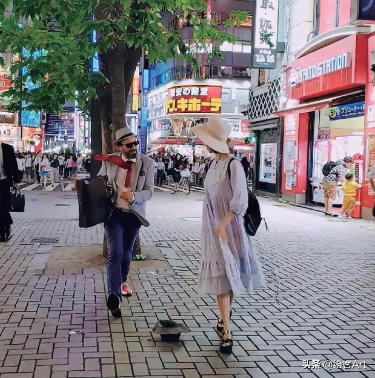 带着iPad去旅行，边走边画，体验散着热乎气儿的人生百味