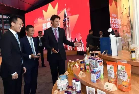 加拿大总理亲自给马云种草身体乳，开玩笑说能抹在面包上？这操作
