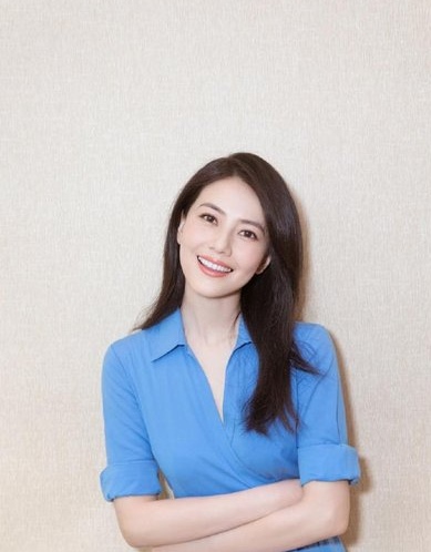 五十岁女人满头白发合适什么发型,30岁白发多不想染合适什么发型
