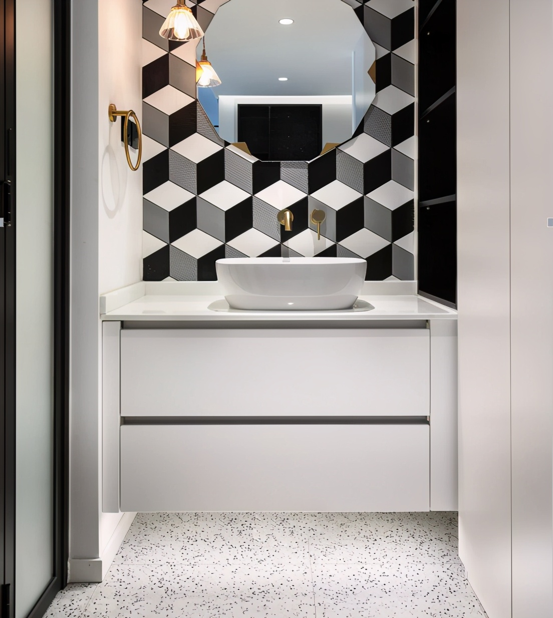 在家具尺寸上，设计师朋友一步到位，现在住起来太“爽”了