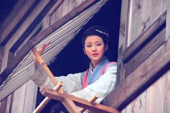 日影中玲珑剔透：从《*瓶金**梅》里潘金莲的膝裤，探析晚明世风变化