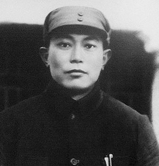 军长跳河自杀，军政治委员成正国级干部，比*向前徐**元帅级别还高