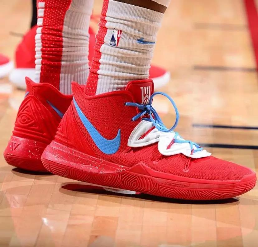 nba球星上脚字母哥5代,字母哥今日上脚球鞋配色