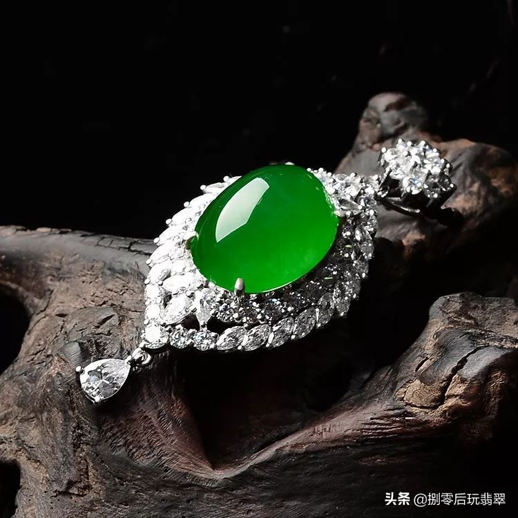 怎样辨别翡翠手镯a货还是bc货,肉眼怎么辨别酸洗的翡翠手镯