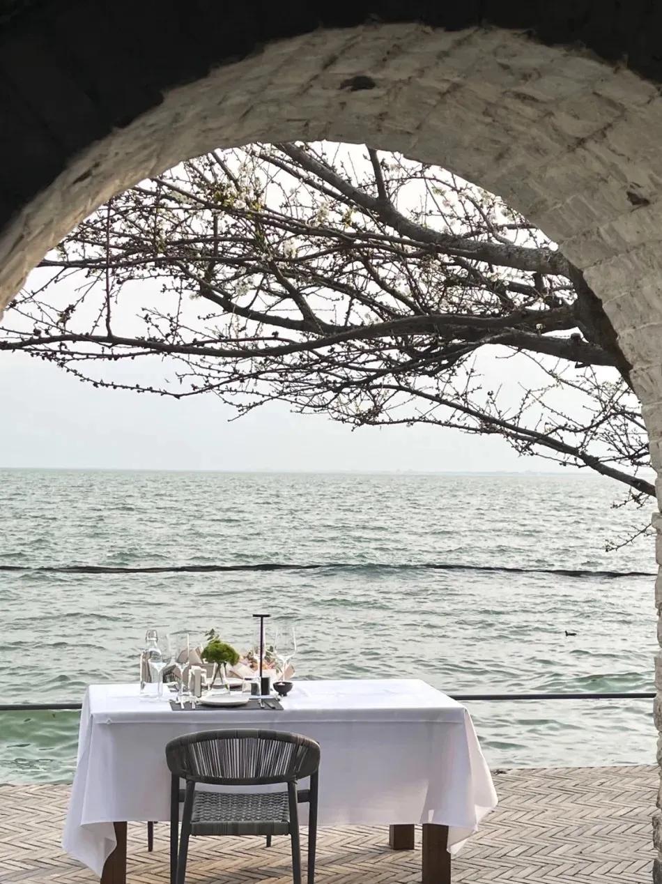 掉进了一场名为大理的梦，与这风花雪月共饮一杯叫做理想的酒