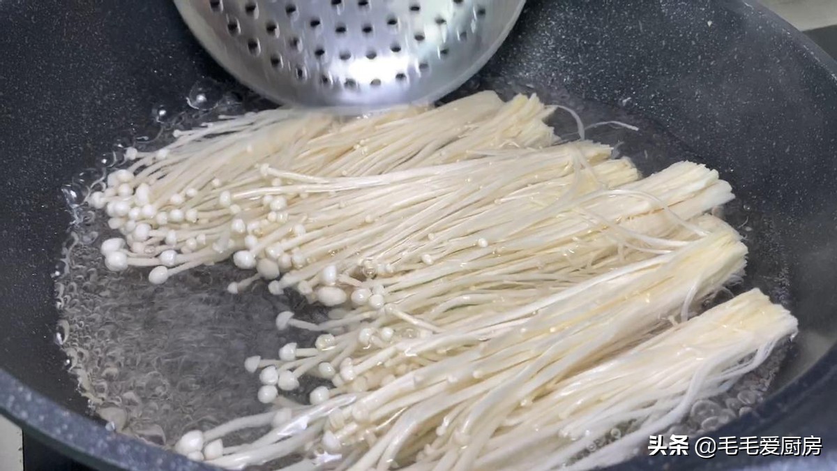 莴笋和土豆能够同吃吗怎么炒好吃,素炒酸辣莴笋片怎样炒得脆嫩好吃