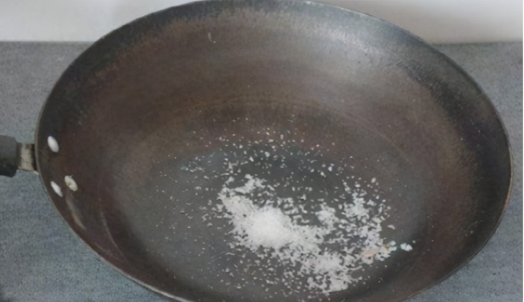 不粘锅生锈了怎么永久不生锈,生锈的铁锅这样做不粘锅不生锈