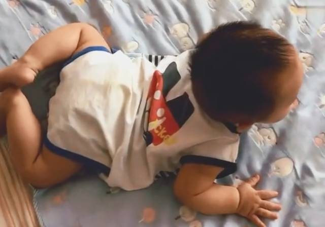 宝宝不爬就能够走吗,宝宝会爬不宁愿爬怎么办