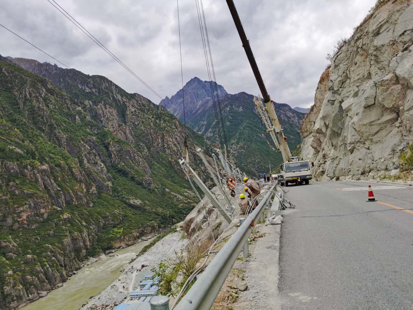 鬼哥的五万里D57说说印度这样的邻居-2（山南市-加查县）