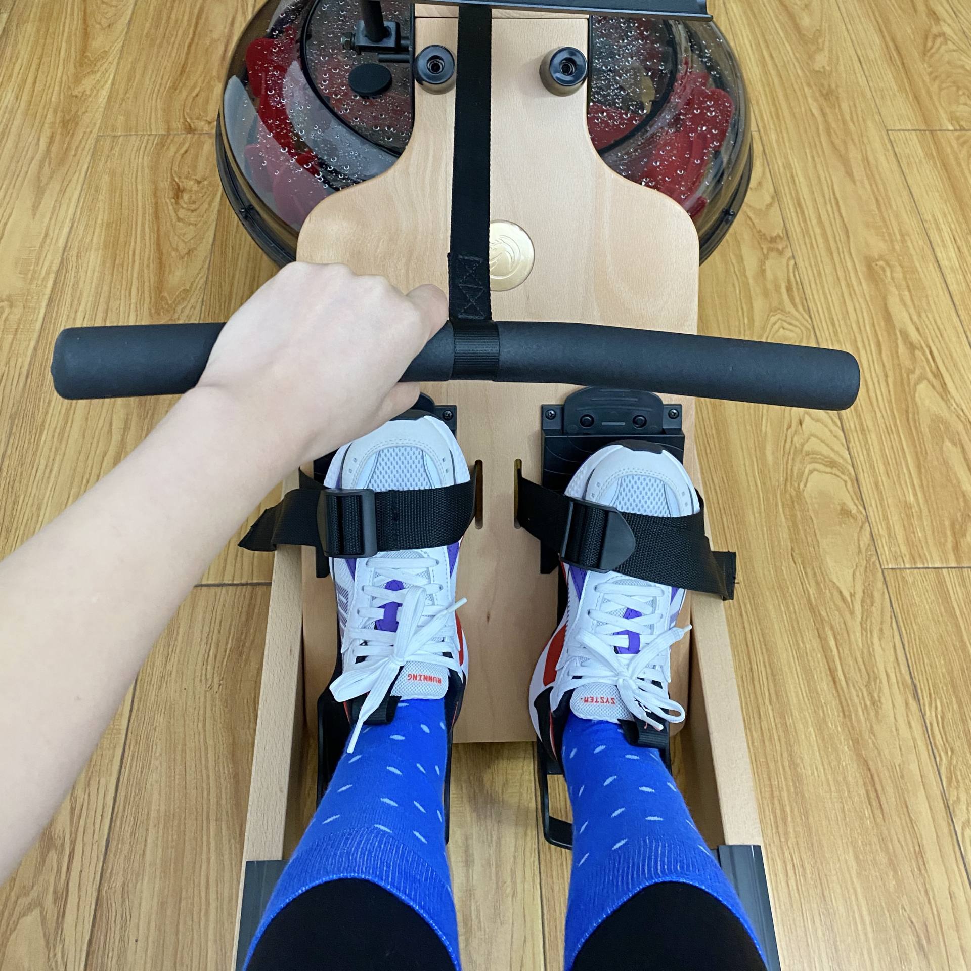 跑步期间用划船机锻炼能够吗,划船机和跑步机哪个减肥最有效