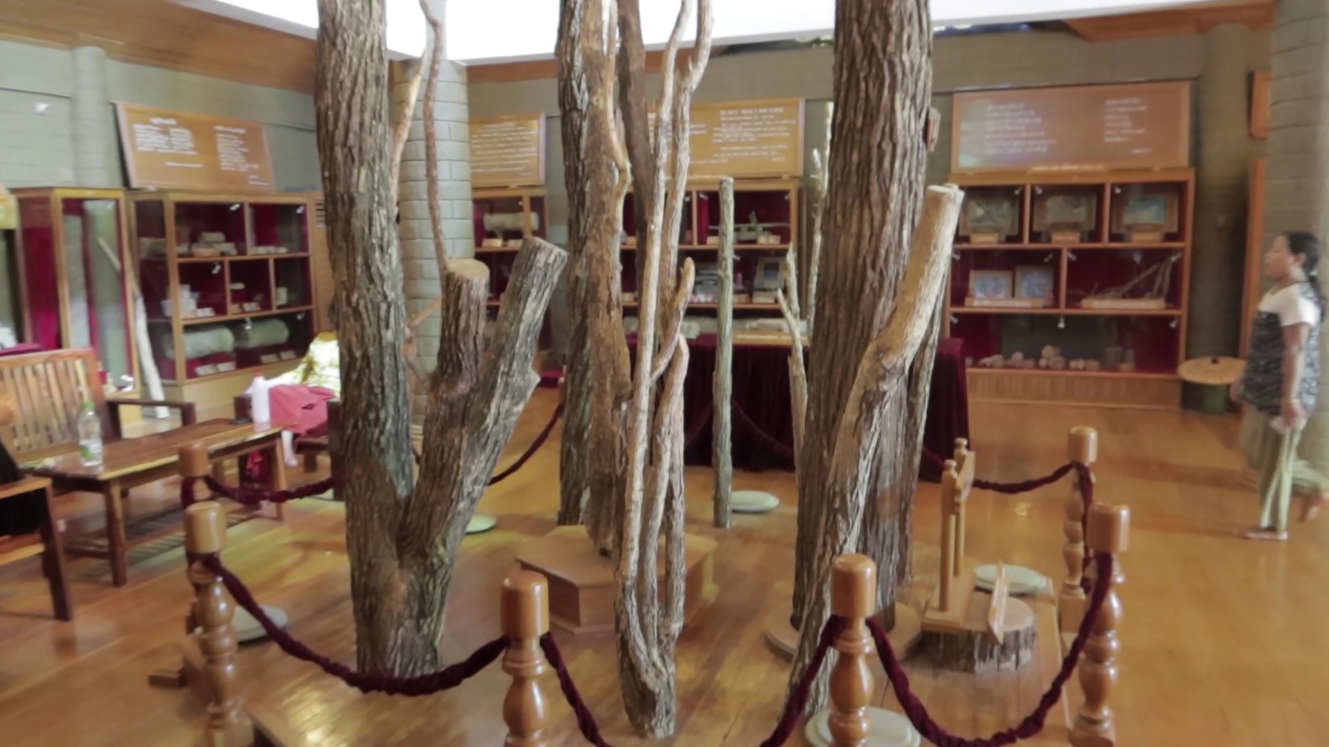 到缅甸你就能够看到满大街的大花脸，哪他们脸上的东西是什么？