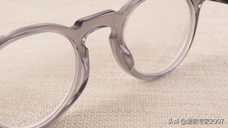 板材眼镜鼻托掉了怎么配,板材眼镜鼻托如何卸下来