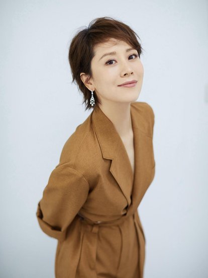 五十岁女人满头白发合适什么发型,30岁白发多不想染合适什么发型