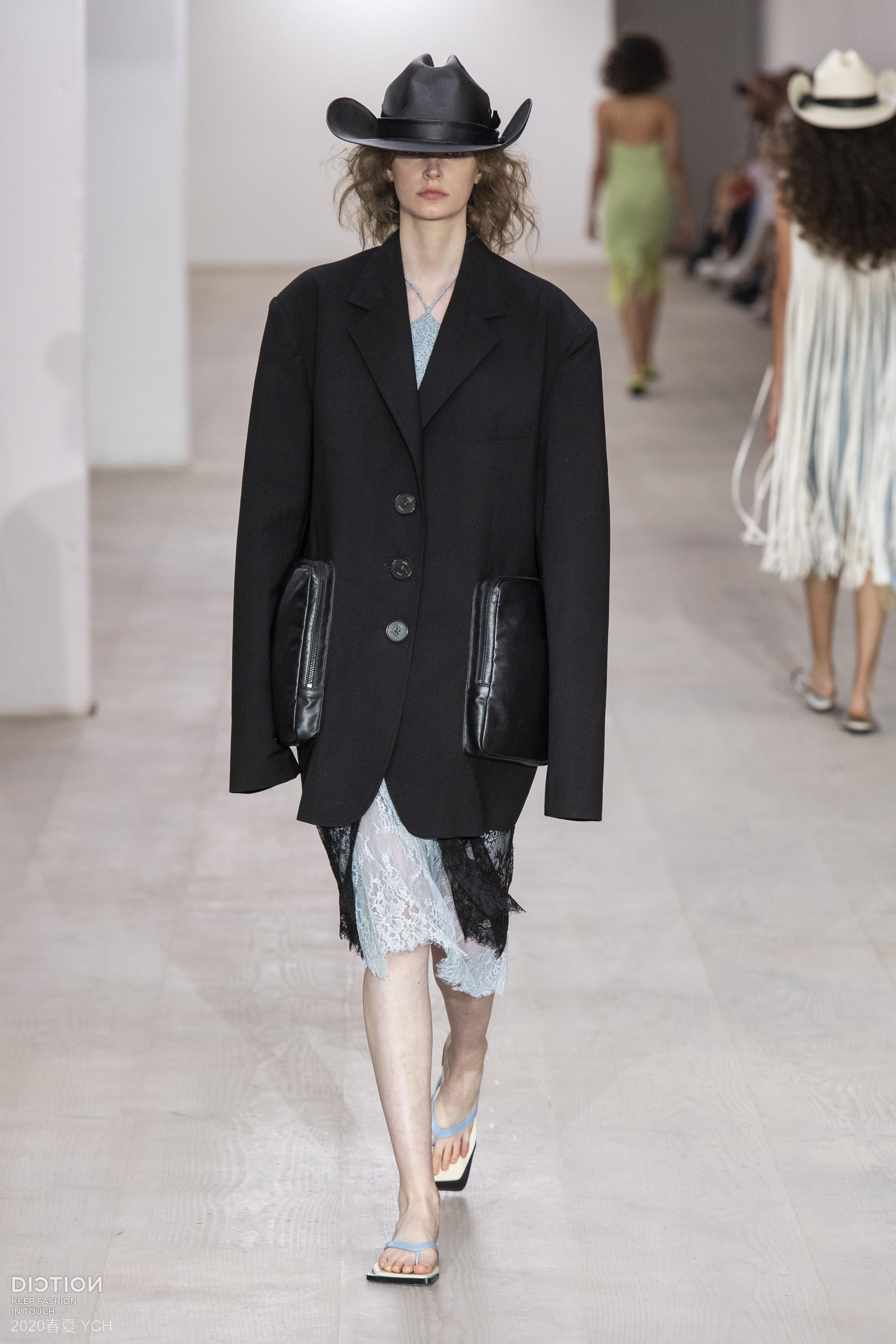 2023秋冬上海时装周秀场设计,2021巴黎高定时装周秀场