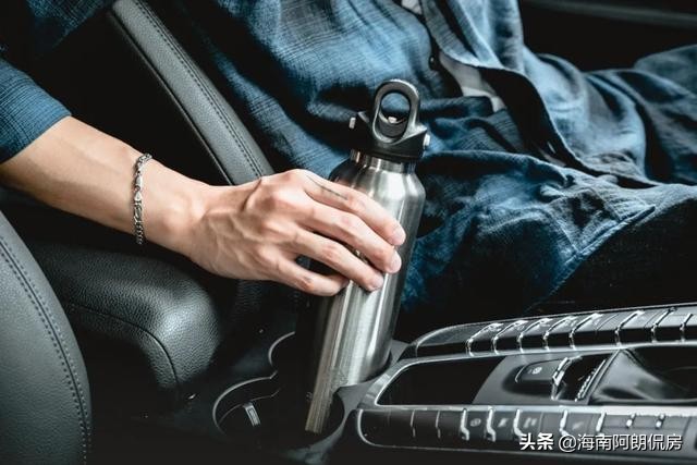 硬核又安全，老司机们喜欢的杯子，网友：开车时终于能够放心喝水