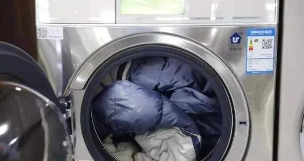 羽绒服脏了？千万别水洗！教你一招，羽绒服干净如新，真实用